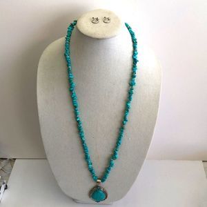 Shyanne brand Faux turquoise nuggets and pendent silver color with earrings new